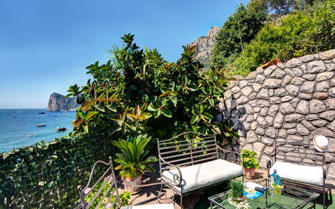 La Baia Dello Chalet: Ciel, Plante, L'Eau, Propriété, Communauté Des Plantes, Botanique, Paysage Naturel, Mobilier De Jardin, Végétation, Arecales
