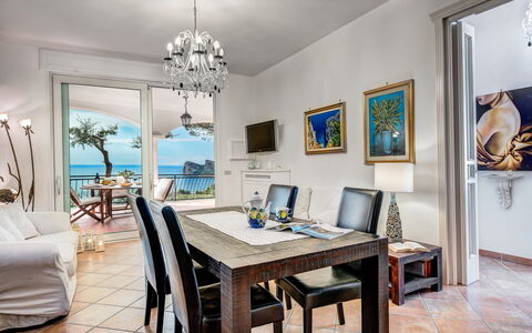 Medusa And The Seahorse Villa: Table, Cadre, Meubles, Propriété, Bleu Azur, Chaise, Design Intérieur, Bois, Bureau, Sol