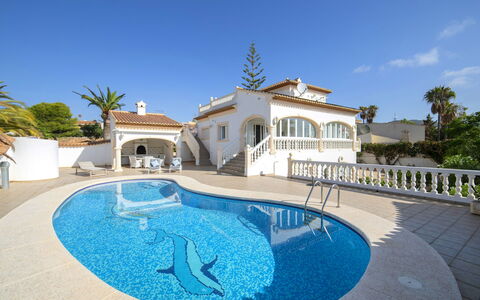 La Escapada: Ciel, L'Eau, Bleu Azur, Bâtiment, Nuage, Arbre, Loisir, Maison, Façade, Plante