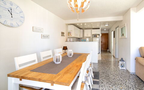 Calpe Calp 472: Propriété, Pièce, Meubles, Design Intérieur, Bâtiment, Salle À Manger, Table, Maison, Immobilier, Plafond
