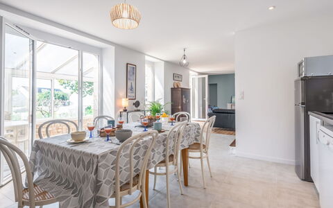 Villa Ostréa: Propriété, Pièce, Meubles, Bâtiment, Design Intérieur, Immobilier, Sol, Salle À Manger, Maison, Cuisine