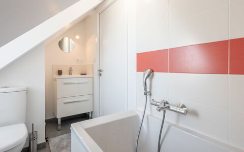 Villa Ostréa: Salle De Bains, Pièce, Propriété, Robinet, Design Intérieur, Tuile, Mur, Architecture, Plafond, Maison
