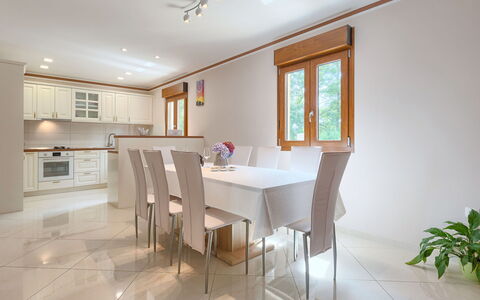 Villa Aniva: Propriété, Pièce, Meubles, Design Intérieur, Bâtiment, Immobilier, Plafond, Sol, Maison, Table