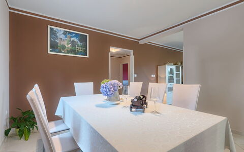 Villa Aniva: Pièce, Propriété, Bâtiment, Plafond, Design Intérieur, Meubles, Salle À Manger, Immobilier, Table, Maison