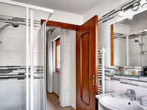 henri-bay-view-marina-del-cantone-apartment-bathroom