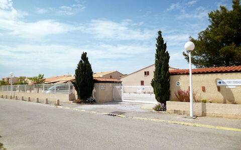 Le Barcarès 210: Propriété, Zone Résidentielle, Ville, Ciel, Maison, Arbre, Bâtiment, Route, Rue, Architecture
