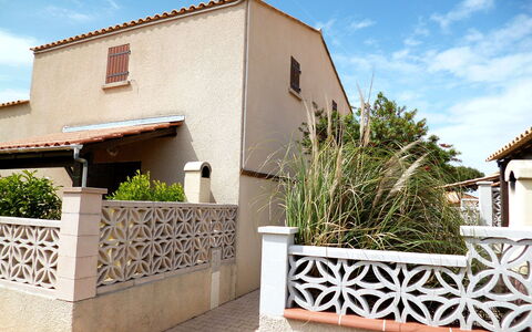 Le Barcarès 210: Ciel, Plante, Nuage, Bâtiment, Lot Terre, Bois, Zone Résidentielle, Matériel De La Propriété, Paysage, Façade