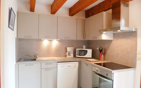 Le Barcarès 210: Propriété, Pièce, Cuisine, Meubles, Cabinetry, Bâtiment, Maison, Design Intérieur, Plafond, Cuisinière