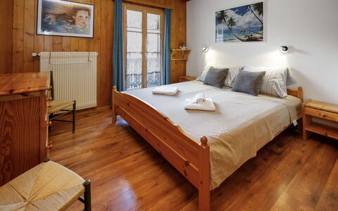 Les Diablerets 600: Bois, Meubles, Chambre, Sol, Design Intérieur, Sol, Lit, Drap De Lit, Plafond, Cadre De Lit