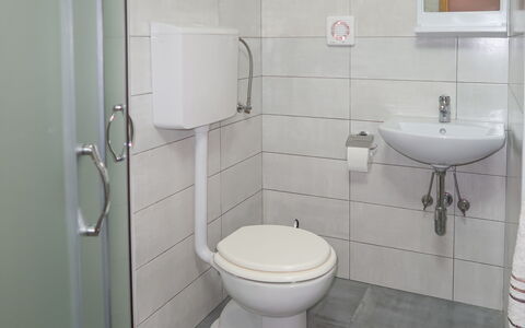 Elija: Siège De Toilette, Luminaire Plomberie, Propriété, Toilette, Salle De Bains, Violet, Évier, Architecture, Sol, Sol