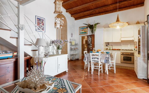 Terrazza del Sud: Bois, Design Intérieur, Table, Cuisine, Plante D'Appartement, Salon, Cadre, Sol, Sol, Dur