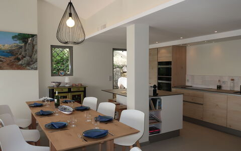 Farfalla: Pièce, Propriété, Design Intérieur, Bâtiment, Meubles, Salon, Plafond, Salle À Manger, Sol, Maison