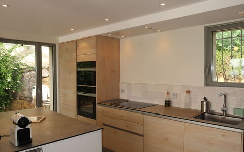 Farfalla: Comptoir, Propriété, Pièce, Cabinetry, Meubles, Cuisine, Bâtiment, Design Intérieur, Plafond, Domicile