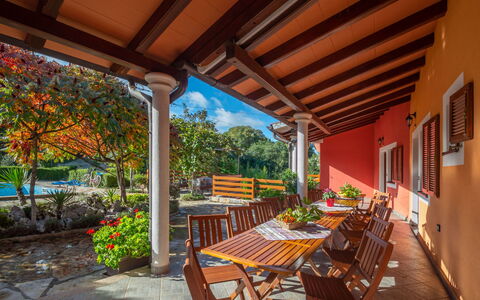 Kristina: Propriété, Bâtiment, Immobilier, Patio, Pièce, Porche, Maison, Biens, Meubles, Domicile