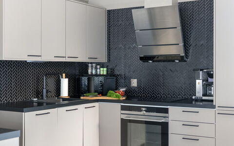 Loma-Saaga 3: Cuisine, Comptoir, Appareil De Cuisine, Cabinetry, Meubles, Sol, Principaux Appliance, Design Intérieur, Cuisinière, Sol