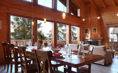 Altamira: Restaurant, Pièce, Bâtiment, Propriété, Table, Meubles, Salle À Manger, Design Intérieur, Table Cuisine Et Salle A Manger, Immobilier