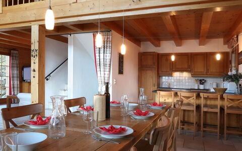 Altamira: Bâtiment, Pièce, Propriété, Restaurant, Meubles, Design Intérieur, Salle À Manger, Table, Faisceau