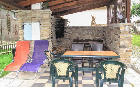 Jelemek: Propriété, Meubles, Pièce, Bâtiment, Maison, Table, Immobilier, Design Intérieur, Chalet, Porche