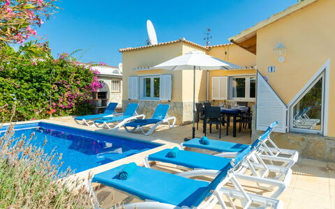 Lilly: Propriété, Maison, Bâtiment, Piscine, Immobilier, Domicile, Villa, Vacances, Recours, Biens