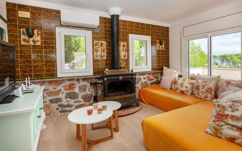 Higea: Pièce, Meubles, Salon, Propriété, Design Intérieur, Bâtiment, Table Basse, Immobilier, Mur, Table