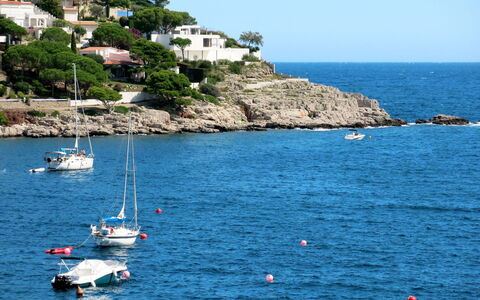 Higea: L'Eau, Ciel, Bateau, Navire, Bleu Azur, Bâtiment, Cotiers Et Relief Océaniques, Arbre, Lac, Bateaux Et Nautique - Materiel Et Fournitures