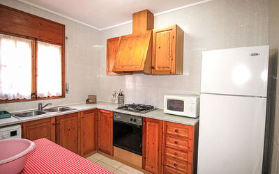 Torre Mora 850.1: Cuisine, Principaux Appliance, Appareil De Cuisine, Bois, Cabinetry, Design Intérieur, Meubles, Comptoir, Sol, Plafond