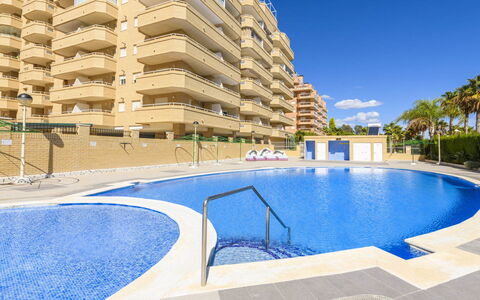 Cala Blanca: L'Eau, Ciel, Bâtiment, Propriété, Piscine, Bleu, Bleu Azur, Fenêtre, Mobilier De Jardin, Arbre