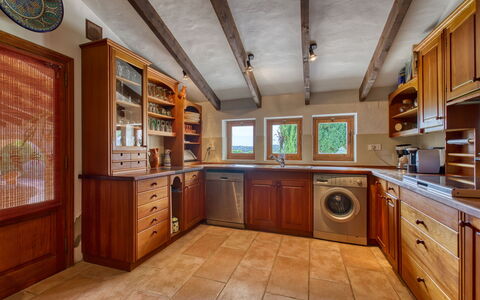 Villa Finca Labranza: Cabinetry, Meubles, Comptoir, Bois, Tiroir, Appareil De Cuisine, Design Intérieur, Cuisine, Plante, Tache De Bois