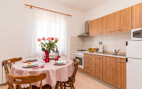 Pula 737: Pièce, Meubles, Propriété, Cuisine, Design Intérieur, Bâtiment, Sol, Cabinetry, Maison, Salle À Manger