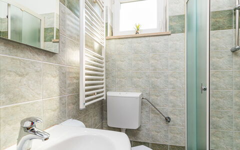 Pula 737: Salle De Bains, Robinet, Tuile, Propriété, Pièce, Mur, Sol, Luminaire Plomberie, Architecture, Design Intérieur