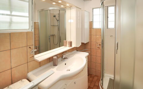 Colombaio: Miroir, Robinet, Évier, Luminaire Plomberie, Salle De Bains, Lavabo, Toilette, Design Intérieur, Sol