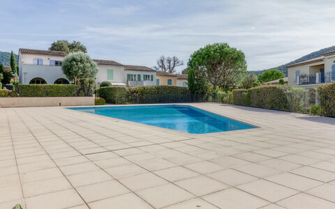Le Clos des Vignes: Propriété, Piscine, Immobilier, Zone Résidentielle, Bâtiment, Maison, Domicile, Biens, Architecture, Tuile