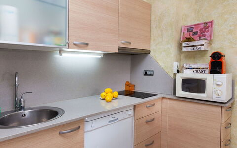 Pals 780: Comptoir, Evier, Cabinetry, Propriété, Évier, Robinet, Cuisine, Cuisinière, Luminaire Plomberie, Bois