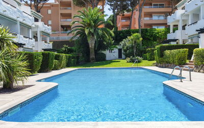 Pals 780: Piscine, Zone Résidentielle, Condominium, Appartement, Recours, Biens, Ombre, Villa, Hacienda, Manoir