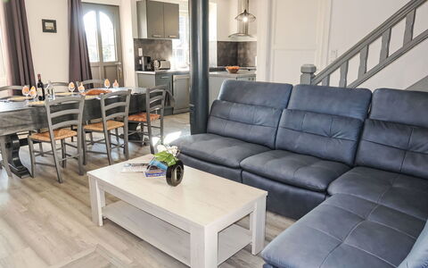 Le Coup de Coeur: Meubles, Table, Canapé, Propriété, Cadre, Design Intérieur, Canapé-Lit, Sol, Salon, Sol