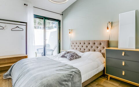 Palot 63: Chambre, Meubles, Pièce, Lit, Propriété, Drap De Lit, Design Intérieur, Literie, Cadre De Lit, Mur