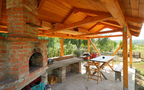 Beata: Propriété, Pièce, Bâtiment, Maison, Faisceau, Immobilier, Maconnerie Four, Cabane En Rondins, Domicile, Porche