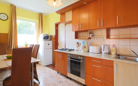 Beata: Comptoir, Cabinetry, Pièce, Meubles, Propriété, Cuisine, Bâtiment, Sol, Design Intérieur, Immobilier