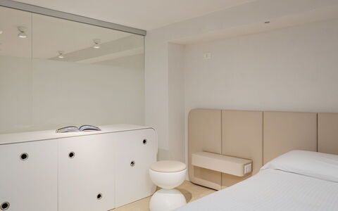 Sea Design Home: Meubles, Armoire De Toilette, Bâtiment, Confort, Design Intérieur, Bois, Salle De Bains, Luminaire Plomberie, Sol, Sol