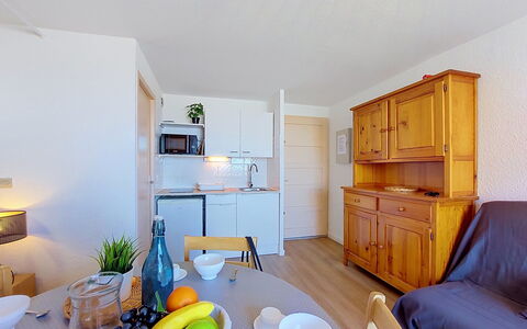 Le Barcarès 400: Meubles, Design Intérieur, Plafond, Appartement, Chaise, Table Cuisine Et Salle A Manger, Dur, Tache De Bois, Parquet, Salon