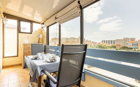 Le Barcarès 410: Ciel, Table, Meubles, Jour, Propriété, Plante, Montagne, Bleu Azur, Chaise, La Nature