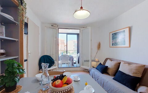Le Barcarès 430: Mur, Appartement, Meubles, Design Intérieur, Pièce, Domicile, Salon, Condominium, Table Cuisine Et Salle A Manger, Chaise