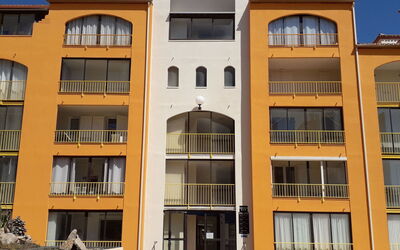 Le Barcarès 430: Fenêtre, Propriété, Bâtiment, Ciel, Design Urbain, Bloc Tour, Matériel De La Propriété, Condominium, Zone Résidentielle