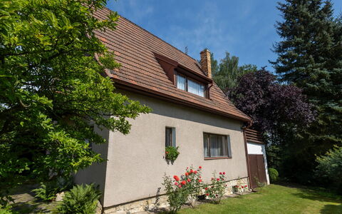 Jestřebice 8: Plante, Bâtiment, Propriété, Fenêtre, Ciel, Arbre, Maison, Lot Terre, Chalet, Herbe