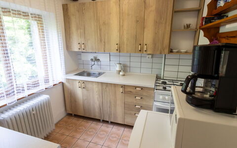 Jestřebice 8: Evier, Cabinetry, Évier, Propriété, Robinet, Comptoir, Luminaire Plomberie, Cuisine, Bois, Design Intérieur
