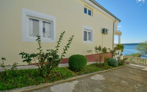 Ana: Plante, Fenêtre, Propriété, Maison, Immobilier, Bâtiment, Arbuste, Domicile, Lot Terre, Zone Résidentielle