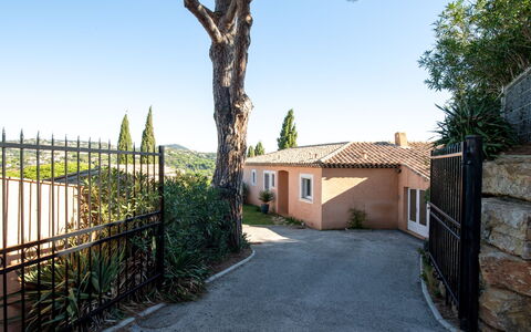 Villa Cap Maxime: Propriété, Maison, Domicile, Immobilier, Bâtiment, Zone Résidentielle, Arbre, Biens, Architecture, Paysage