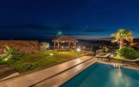 Villa Bugenvila: Propriété, Domicile, Biens, Maison, Immobilier, Piscine, Ciel, Éclairage, Bâtiment, Manoir