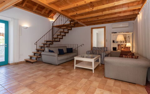 Villa Bugenvila: Propriété, Pièce, Bâtiment, Sol, Immobilier, Design Intérieur, Plafond, Maison, Meubles, Grenier