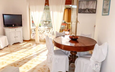 Casa Nicoló: Pièce, Propriété, Blanc, Meubles, Table, Design Intérieur, Salle À Manger, Sol, Bâtiment, Maison